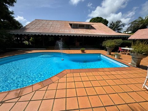 Superbe maison T5 plus studio Av Ste Rita à Montjoly près des plages