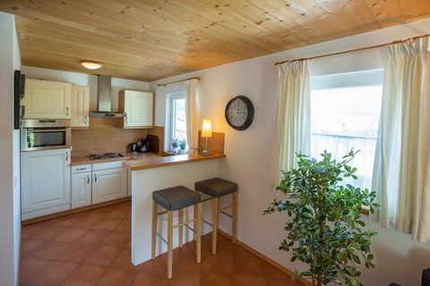 Este encantador chalet en Annaberg-Lungötz, situado cerca de la zona de esquí de Dachstein-West, es perfecto para una familia o un grupo de hasta 6 personas y ofrece 3 acogedoras habitaciones. En invierno, la cercana zona de esquí de Dachstein-West o...