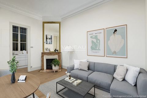 Paris 7th/Gros Caillou-rue Cler/studio van 18,43 m² Carrez/binnenplaats daarnaast. Ideaal gelegen aan de rue Cler, in een bewaakte hardstenen bouwstudio met het cachet van het oude, parketvloeren, lijstwerk, open haard, profiterend van 3 m hoge plafo...