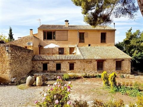 Property and Location: We are pleased to be able to offer you this Restored Rural Hotel in Alicante. Up until the beginning of the millennium, this 230 year old building served as a farm house, until it was lovingly restored and converted into this c...