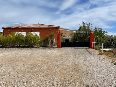 Campo huis met zwembad en garage op een terrein van 13000 m2 met 350 kersenbomen Woonkamer met houtkachel airco units keuken bijkeuken 3 slaapkamers 2 badkamers glazen serre met schuifdeuren garage en aparte berging overdekt terras buitendouche bij h...