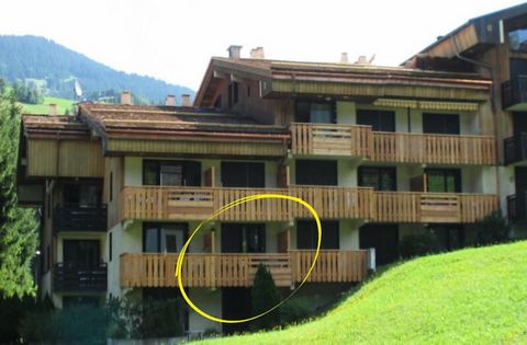 Situé au cœur de La Clusaz, l'appartement Parnasse 2-203 offre un refuge cosy et moderne pouvant accueillir jusqu'à 4 personnes. Cet appartement de 27 m² a été rénové en 2021 et dégage une ambiance chalet, alliant confort et praticité. Situé au 1er é...