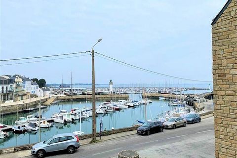 Pleasant studio with a view of the old port for two people of approximately 23m² located on the 1st floor, entrance A of the 