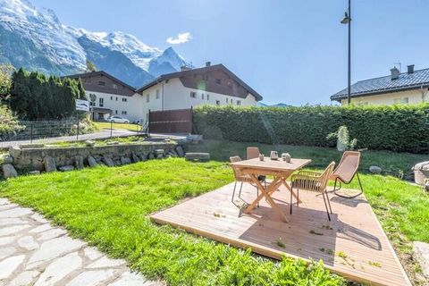 Übernachten Sie in diesem eleganten, 27 m² &àgrave; Chamonix und genießen Sie atemberaubende Ausblicke auf den Mont Blanc und den Bossons-Gletscher. Der perfekte Ort für einen erholsamen und malerischen Aufenthalt in den Bergen. zwei. Diese Immobilie...