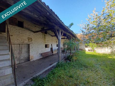 Ensemble de bâtiments en pierres avec jardin