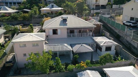 Ensemble immobilier, deux F2, un F3