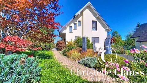 In your Christelle Clauss Immobilier agency in SAINT-LOUIS, come and discover this house of 124m2 of living space (137m2 on the ground) located in the charming town of Neuwiller, in the immediate vicinity of Switzerland and the city of Basel This hou...