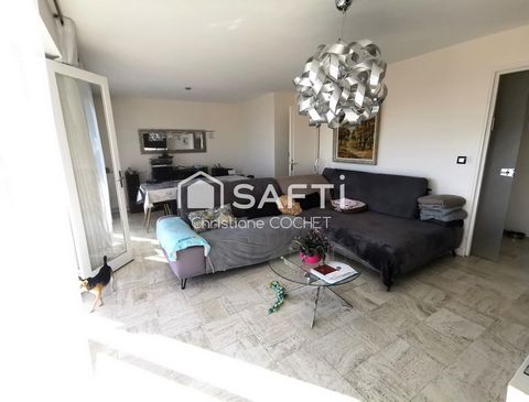 Grand appartement de 6 pièces, très lumineux à 17mns de la gare en bus!