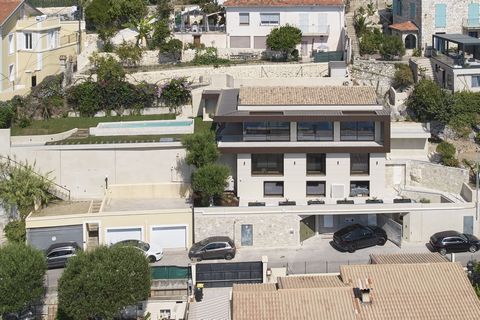 Maison - 7 Pièces - ROQUEBRUNE-CAP-MARTIN