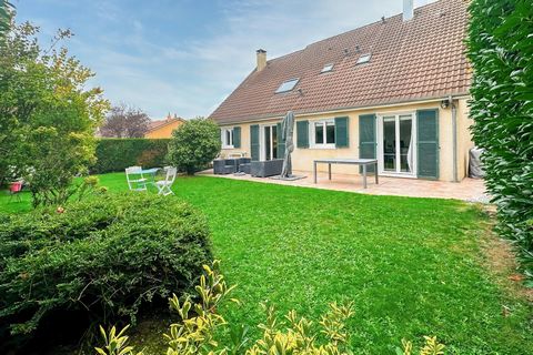 MAISON FAMILIALE - 4 CHAMBRES- DOUBLE GARAGE- JARDIN