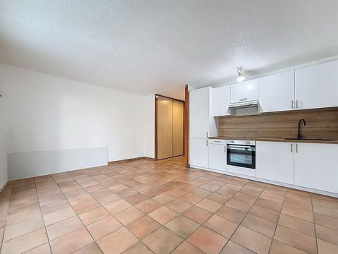 Studio avec terrasse, jardin et piscine à 10 min de Genève !