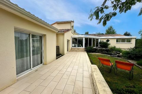 Superbe maison d'architecte de 318m² habitables sur 20 000m² de terrain