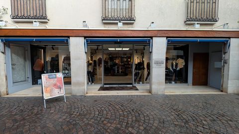 Belle boutique sur un emplacement n°1 bis