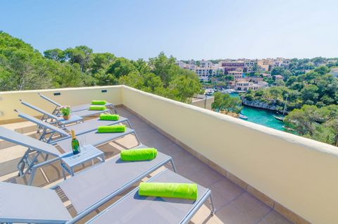 This villa for 6 people in Cala Figuera offers spectacular views of the sea and the surrounding area. Enjoy the fantastic view of the Mediterranean while having breakfast on the furnished balcony. After the perfect start you can go directly to the be...