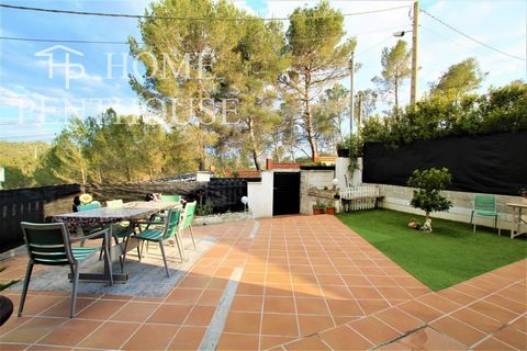 Nice independent house at 4 winds in the Las Colinas de Olivella Urbanization. It consists of 188 square meters built on 2 floors on a 783 square meter plot and distributed as follows: On the ground floor there is a large independent living-dining ro...
