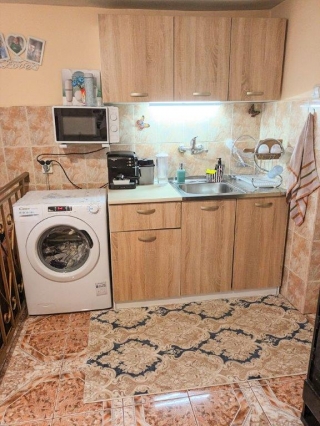 Price: €22.145,00 District: Ruse Category: House Area: 100 sq.m. Plot Size: 1350 sq.m. Bedrooms: 3 Bathrooms: 1 Location: Countryside We are pleased to offer this lovely house in very good condition, located in a peaceful village near Ruse city. The ...