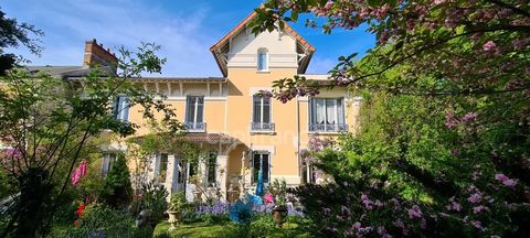 Dpt Essonne (91), à vendre ETAMPES centre ville Maison Bourgeoise P7 avec jardin
