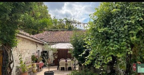 House of the 1840s, beautiful stones, garage, many outbuildings, garden, orchard, well, meadow and oak woods on 10035 m2 or about 1 ha all fenced. This house welcomes you by a beautiful courtyard that distributes the house, the barn, the cellar, the ...