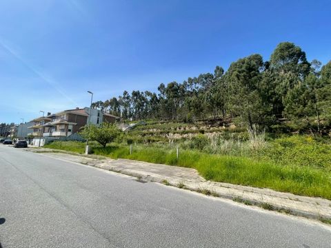 Excellent plot of land inserted in an area of housing villas, located in Valongo, with 346m2 of land area. It has the possibility for the construction of a villa, for those who like to live in a quiet area but a few minutes from the city of Porto. It...