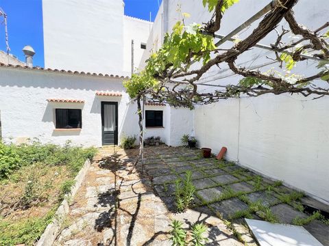 We present an interesting opportunity to acquire a property with land located on a main street of Es Castell that enjoys characteristics that give it multiple possibilities. These are two buildings located on a plot of 391 m2. The first building has ...