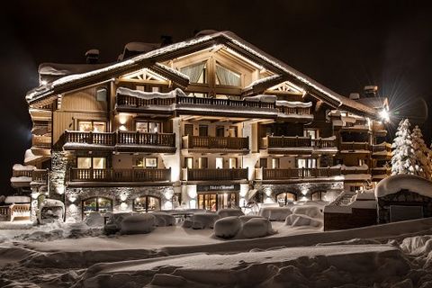 Manali Lodge - Courchevel - 18 appartementen Alpine Lodges presenteert u graag de transformatie van het weelderige vijfsterrenhotel tot een luxe hotelresidentie, ski-in ski-out. De uitzonderlijke ligging in het centrum van het dorp Courchevel Moriond...