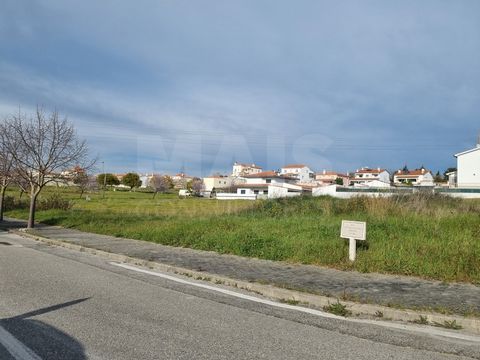 Urban Allotment for villas in Torres Novas LOT 6 - Allotment Permit No. 2/2002 C.M.T.N. Lots of urban land with areas from 600 to 1000 m2 for construction of villas with projects approved for construction areas of 255m2. Urbanization in a privileged ...