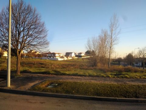 Urban Allotment for villas in Torres Novas LOT 16 - Allotment Permit No. 2/2002 C.M.T.N. Lots of urban land with areas from 600 to 1000 m2 for construction of villas with projects approved for construction areas of 255m2. Urbanization in a privileged...