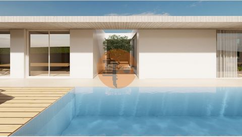 Terreno Urbano com Comunicação previa na Quinta o Sobral, Castro Marim, Algarve. Este terreno oferece uma área de implantação178,50, ideal para projetar uma moradia espaçosa e elegante. A área total de construção permitida é 464,75 proporcionando um ...