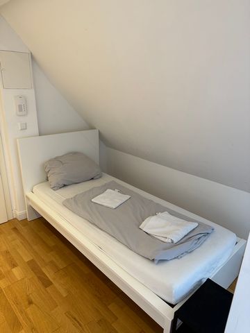 Es erwartet Sie eine komplett neu renovierte Wohnung in Ludwigsburg, 5 Minuten vom Marktplatz entfernt.