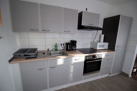 The apartment offers a living room/bedroom with a total of approx. 40m² of living space with new laminate flooring, a complete kitchenette with refrigerator, and a completely new, stylish bathroom. In the living room there is 1 single bed (90x200cm)....