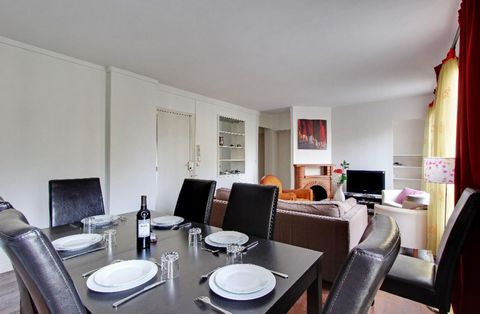 MOBILITY LEASE ONLY: In order to be eligible to rent this apartment you will need to be coming to Paris for work, a work-related mission, or as a student. This lease is not suitable for holidays. The flat benefits from a double exposure, part of whic...
