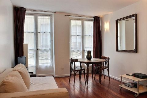 Cet appartement offre un cadre agréable et fonctionnel, idéal pour un séjour à Paris. Voici quelques points à souligner: Emplacement: Situé dans une rue calme et commerçante du 3ème arrondissement, à la limite du Marais. Proximité du Centre Pompidou,...