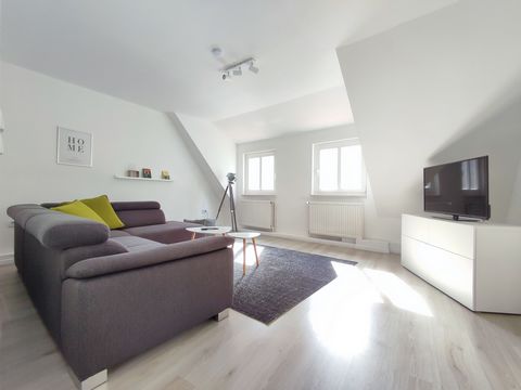 Feel at home in the middle of the Hanseatic city of Herford - right in the city center in a very quiet location! You live in a listed half-timbered house, directly opposite the early manor house, which made history many years ago. The apartment has b...