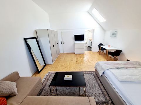Beautiful, light & fully furnished apartment in a safe and friendly neighbourhood just across the street from the amazing Kurhaus. The apartment is just renovated and the bathroom and the kitchen are brand new such as some of the furniture. There is ...