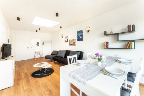 Special child-friendly and light-flooded accommodation with box spring bed, sofa bed and terrace. Look forward to a unique experience with spectacular skylights. You can watch the starry and cloudy sky from your bed, from the living room and also fro...