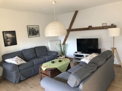 At the beginning of January you can move into this attractive and modernized apartment in one of the oldest houses in Traunstein. Here, old meets modern - the apartment, which is located on the 1st floor of a 3-party house, is completely renovated an...
