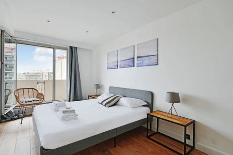 Appartement refait à neuf au 10e étage avec BALCON filant, et une vue panoramique dégagée, lumineux, équipé et spacieux