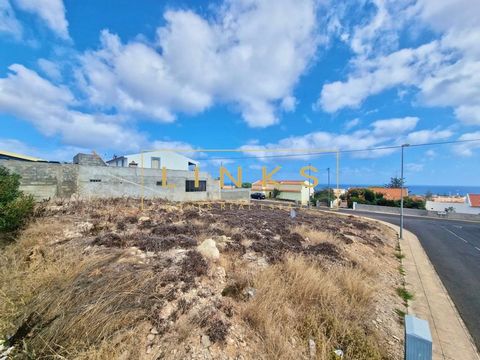 Building plot with a total area of 564m² and a gross construction area of 300m², located in Sitio do Campo de Cima. The opportunity has arisen to build 3 terraced houses. Living on the island of Porto Santo can offer many advantages, especially for t...