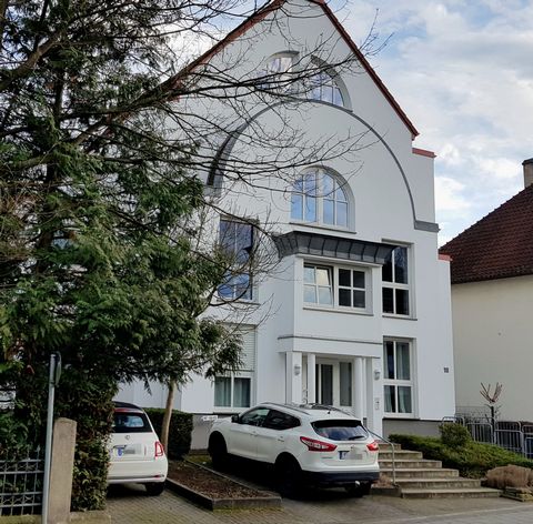 Tastefully furnished 3 room apartment with south terrace. It is located in the center of Bünde in a 30 zone Generous entrance area. Behind a sliding element is a wardrobe corner and separated from it a storage room. The dining area in the living room...