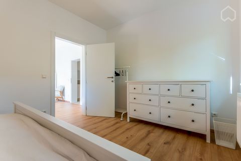 The modern three-room apartment (82 m2) is located in the heart of the popular Mannheim district Lindenhof. Entire apartment has been newly renovation until October 2022. It is important to me that everyone feels comfortable and welcome here. I have ...