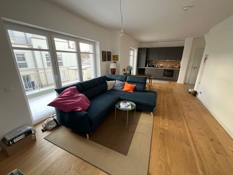 Welcome to your new feel-good oasis! This beautiful 37m², fully furnished 1-room apartment offers you a unique temporary living ambience. The apartment is in top-renovated condition and was lovingly furnished to a high standard in June 2023. The hear...