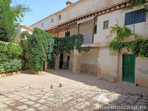 Deze villa bevindt zich op Plaza nueva, 18858, Orce, Granada. Het is een villa, gebouwd in 1900, met een oppervlakte van 1349 m2 waarvan 1214 m2 bruikbaar en heeft 4 kamers en 4 badkamers. Het heeft ideaal voor investeerders, vraag, berging inbegrepe...