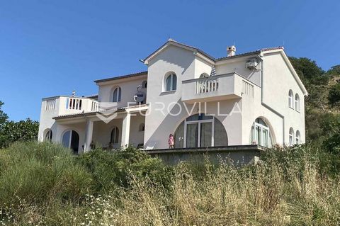 Krk, Jurandvor Baška, beautiful villa of newer construction (2011) fully furnished and equipped with a total of three apartments on a plot of 1,256 m2, centrally built / positioned, last house in a row, last house on the border of the urban zone, 1 k...