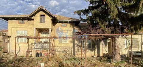 Top Estate Real Estate offers you a brick house with garage in the village of Samovodene, Veliko Tarnovo region. The village of Samovodene is located 10 km north of the town. Veliko Tarnovo. The village is arranged, with regular bus transport to near...