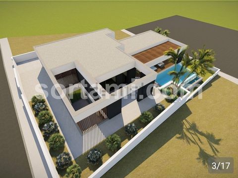 Excellent plot of land for construction to build a modern villa with swimming pool in Mexilhoeira Grande. Around five minutes from PortimÃ£o and Alvor, ten minutes from the fantastic beaches of this council, this landÂ has a total area of 580m2 with ...