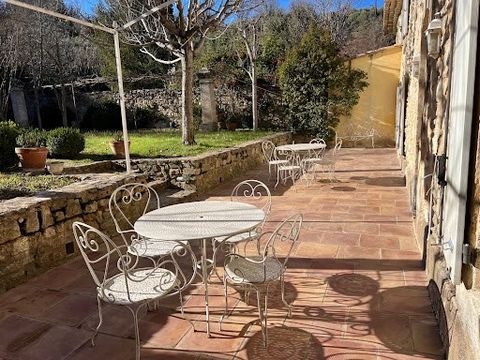 IN THE HEART OF LUBERON This stone Provençal farmhouse dating from 1850 has been restored, it is quietly located at 15 minutes from Bonnieux. Its useful surface area is approximately 250 sqm including 160 sqm of living space. We can discover; On the ...