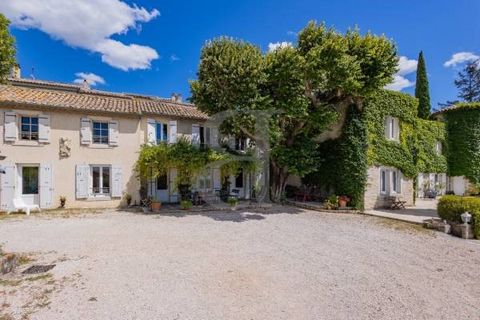 GRIGIAN AREA - Virtual visit available on our website. In the historic center of a nice village near Vaison la Romaine beautiful 