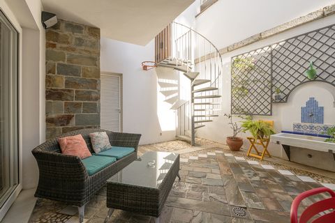 Andalusian-style apartment in Chiclana de la Frontera with a capacity for 5 guests. This modern apartment with Andalusian charm offers a cozy and functional space for a comfortable stay. Its charming furnished patio invites you to relax in the evenin...