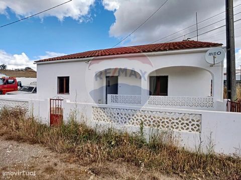 Ground floor villa located next to the IC1 road via Lisbon, Algarve and thirty minutes from the beautiful Algarve beaches. In the vicinity of this property there are several restaurants and some family dwellings. It has an unobstructed view and is in...