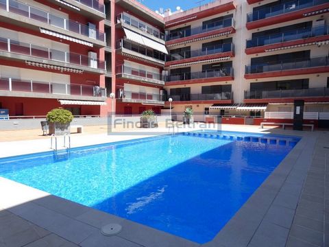 Floor 1st, apartment total surface area 74 m², usable floor area 62 m², double bedrooms: 2, double bedrooms are ensuite: 1, 2 bathrooms, air conditioning (hot and cold), age ebetween 10 and 20 years, built-in wardrobes, lift, balcony, ext. woodwork (...